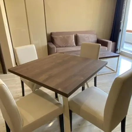 Paradiso 'b' 605 Private Apartman *