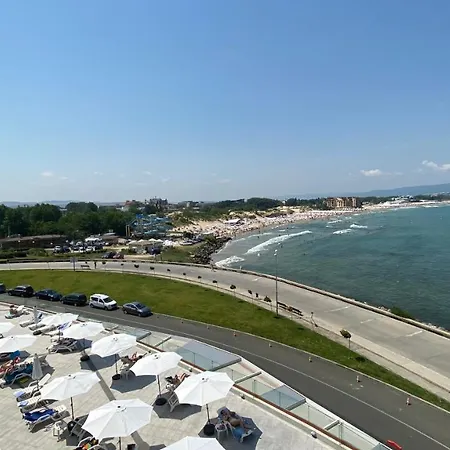 Apartment Paradiso 'b' 605 Private